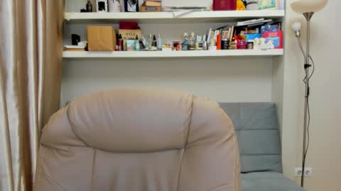 Snapshot of kara_smith_ chatting on 10-04-25, 11:47 Kara. Off from 15th till 24th of December online show from 10-04-25, 11:47