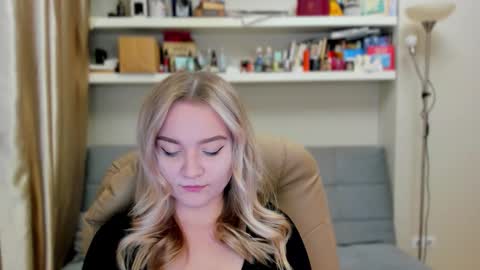 Snapshot of kara_smith_ chatting on 10-08-25, 11:24 Kara. Off from 15th till 24th of December online show from 10-08-25, 11:24