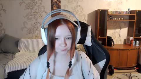 Lisa Backler online show from 09-25-25, 04:21