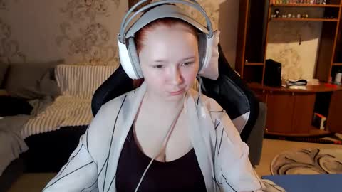 Lisa Backler online show from 10-17-25, 04:09