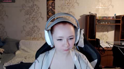 Lisa Backler online show from 11-07-25, 06:19