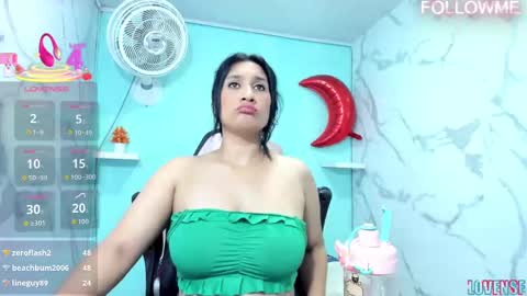 Snapshot of karime_sexygirl chatting on 10-18-25, 11:33 Karime online show from 10-18-25, 11:33