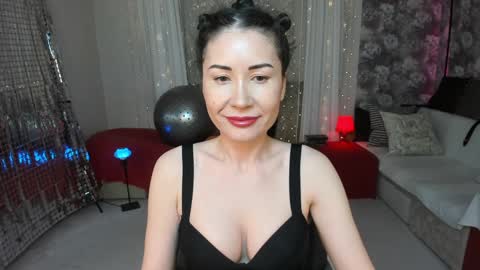 Snapshot of karinasweeety chatting on 12-23-24, 12:41 KarinaSweeety online show from 12-23-24, 12:41