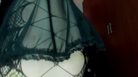 KARINNA  RAVEN online show from 09-11-25, 05:24