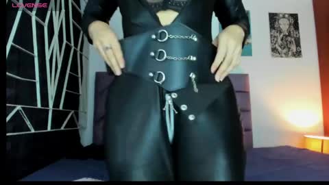 KARINNA  RAVEN online show from 05-13-26, 02:09