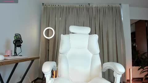 Snapshot of karinnixx chatting on 03-12-26, 08:04 Karin online show from 03-12-26, 08:04