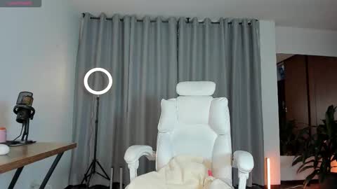 Snapshot of karinnixx chatting on 03-15-26, 02:45 Karin online show from 03-15-26, 02:45