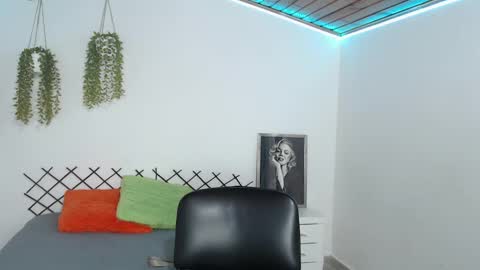 Karla online show from 09-25-25, 01:48