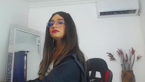 Snapshot of karla_dior chatting on 02-15-25, 03:28 DIOR online show from 02-15-25, 03:28