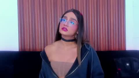Snapshot of karla_dior chatting on 02-18-25, 06:15 DIOR online show from 02-18-25, 06:15