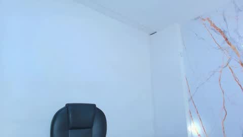 karla_hilton1 online show from 11-19-25, 10:59