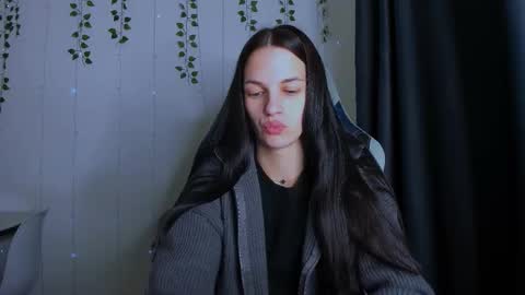 karla_lim online show from 10-07-25, 04:37