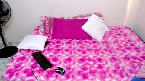 Snapshot of karla_sweet_18 chatting on 01-10-26, 01:46 NEW online show from 01-10-26, 01:46