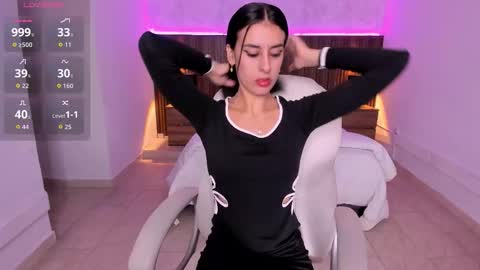 Snapshot of karlaa_james chatting on 10-27-25, 10:52 Karlaa online show from 10-27-25, 10:52