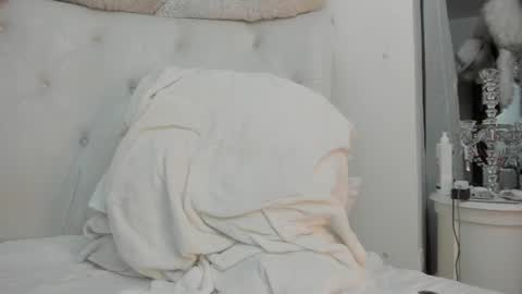 Snapshot of karlagirlfox chatting on 06-22-26, 06:10 KARLA A online show from 06-22-26, 06:10