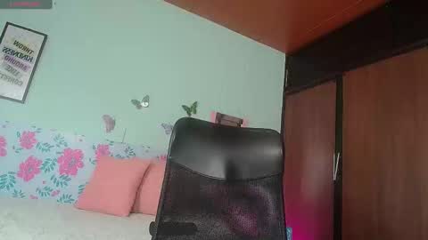Snapshot of karlathmia chatting on 09-20-25, 01:39 MARIA JONES 700AM COLOMBIA online show from 09-20-25, 01:39