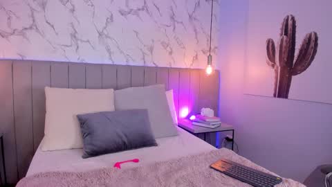 Snapshot of karlla_brown chatting on 10-30-25, 01:45 karlla_brown online show from 10-30-25, 01:45