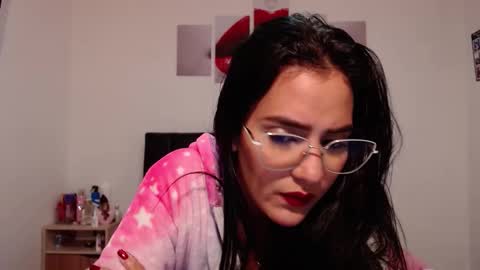 Snapshot of karlota_hank chatting on 10-16-25, 04:35 Karlis online show from 10-16-25, 04:35