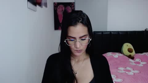 Snapshot of karlota_hank chatting on 10-25-25, 01:24 Karlis online show from 10-25-25, 01:24