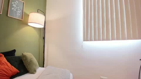 Karlye online show from 10-17-25, 01:46