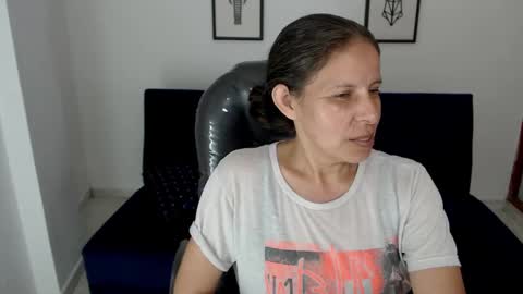 Snapshot of karlye_hot chatting on 12-11-24, 12:02 KARLYE online show from 12-11-24, 12:02