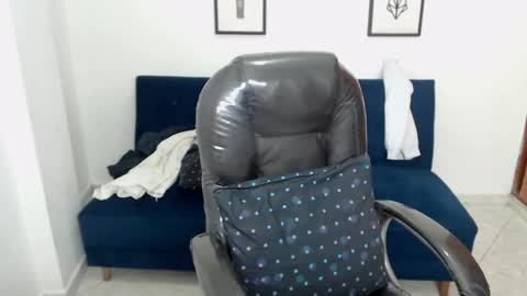Snapshot of karlye_hot chatting on 12-18-24, 02:32 KARLYE online show from 12-18-24, 02:32