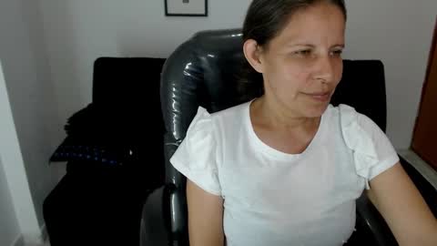 Snapshot of karlye_hot chatting on 12-21-24, 01:26 KARLYE online show from 12-21-24, 01:26