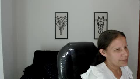 Snapshot of karlye_hot chatting on 12-21-24, 04:30 KARLYE online show from 12-21-24, 04:30