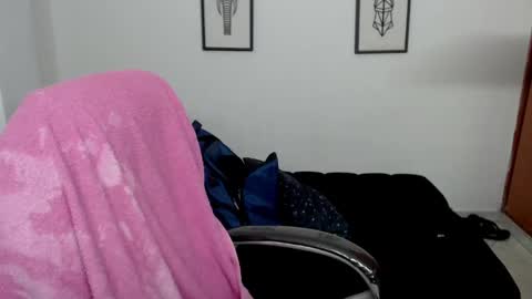 Snapshot of karlye_hot chatting on 12-28-24, 02:11 KARLYE online show from 12-28-24, 02:11