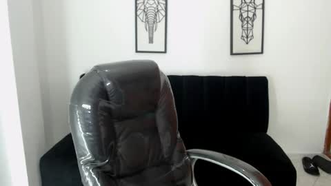 Snapshot of karlye_hot chatting on 01-04-25, 03:40 KARLYE online show from 01-04-25, 03:40