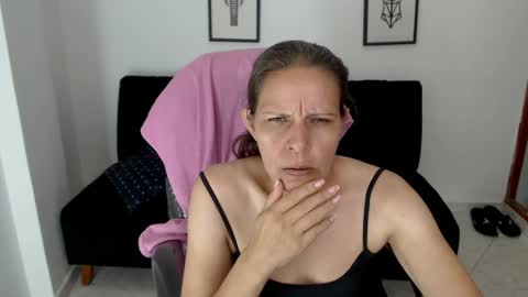 Snapshot of karlye_hot chatting on 01-05-25, 04:58 KARLYE online show from 01-05-25, 04:58