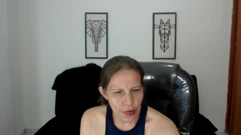 Snapshot of karlye_hot chatting on 01-15-25, 06:01 KARLYE online show from 01-15-25, 06:01