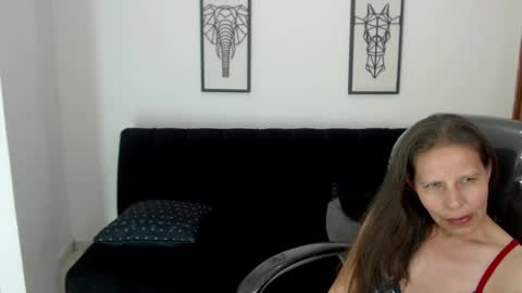 Snapshot of karlye_hot chatting on 01-16-25, 05:53 KARLYE online show from 01-16-25, 05:53