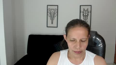 Snapshot of karlye_hot chatting on 01-18-25, 08:20 KARLYE online show from 01-18-25, 08:20