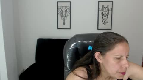 Snapshot of karlye_hot chatting on 01-26-25, 05:02 KARLYE online show from 01-26-25, 05:02