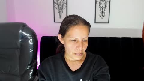Snapshot of karlye_hot chatting on 02-04-25, 06:04 KARLYE online show from 02-04-25, 06:04