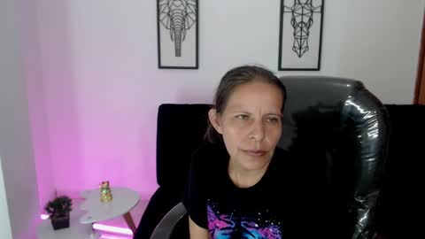 Snapshot of karlye_hot chatting on 02-07-25, 05:52 KARLYE online show from 02-07-25, 05:52