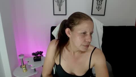 Snapshot of karlye_hot chatting on 02-12-25, 09:10 KARLYE online show from 02-12-25, 09:10