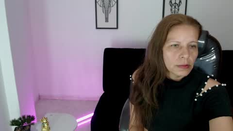 Snapshot of karlye_hot chatting on 02-15-25, 07:16 KARLYE online show from 02-15-25, 07:16