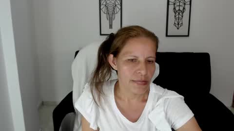 Snapshot of karlye_hot chatting on 02-16-25, 08:32 KARLYE online show from 02-16-25, 08:32