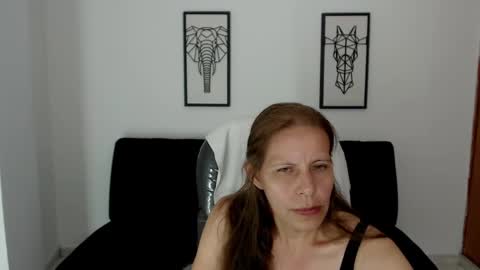 Snapshot of karlye_hot chatting on 02-21-25, 06:29 KARLYE online show from 02-21-25, 06:29