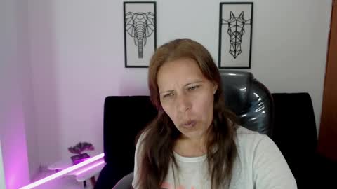 Snapshot of karlye_hot chatting on 02-26-25, 04:58 KARLYE online show from 02-26-25, 04:58