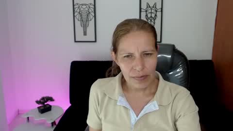 Snapshot of karlye_hot chatting on 02-28-25, 03:48 KARLYE online show from 02-28-25, 03:48