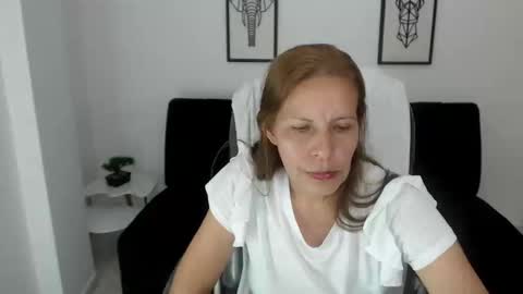 Snapshot of karlye_hot chatting on 03-02-25, 12:53 KARLYE online show from 03-02-25, 12:53
