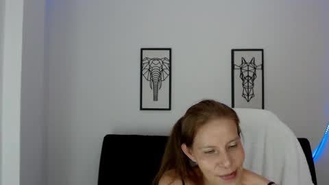 Snapshot of karlye_hot chatting on 03-08-25, 06:54 KARLYE online show from 03-08-25, 06:54