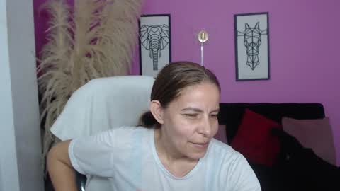 Snapshot of karlye_hot chatting on 09-16-25, 01:28 KARLYE online show from 09-16-25, 01:28