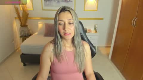 karlyy_ online show from 11-08-25, 07:12