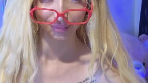 Julia online show from 03-12-26, 01:39