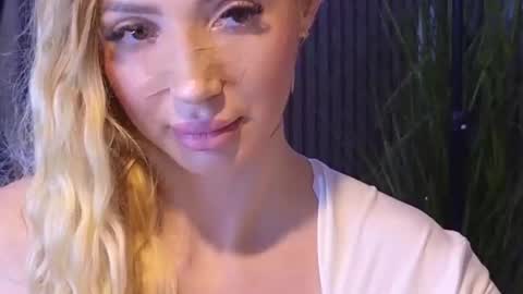 Julia online show from 06-28-26, 07:42
