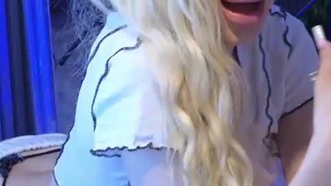 Julia online show from 06-30-26, 07:48